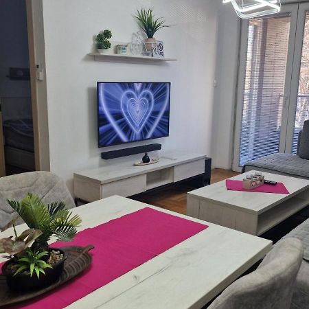 Stylish Violet & Modern Apartment Skopje Exterior photo
