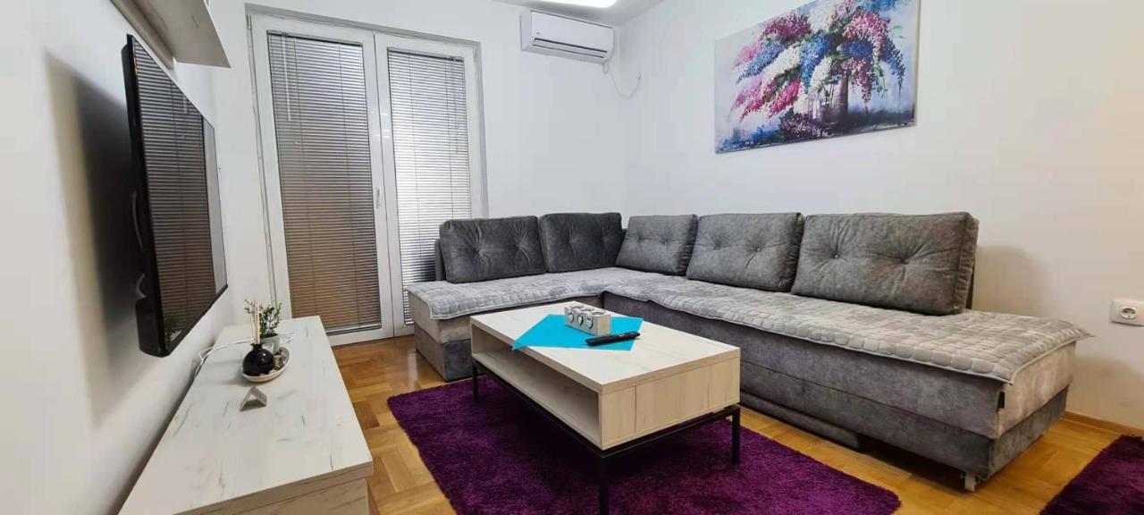 Stylish Violet & Modern Apartment Skopje Exterior photo