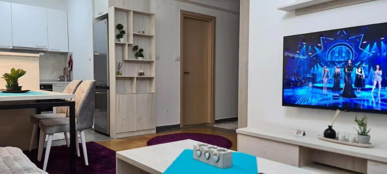 Stylish Violet & Modern Apartment Skopje Exterior photo