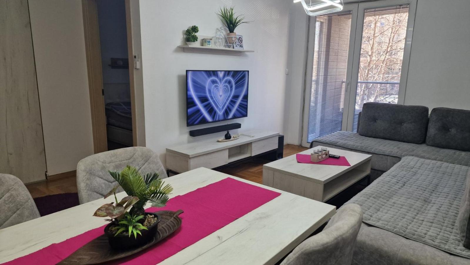 Stylish Violet & Modern Apartment Skopje Exterior photo